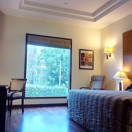 The Ocean Pearl Retreat Hotel New Delhi Exterior photo