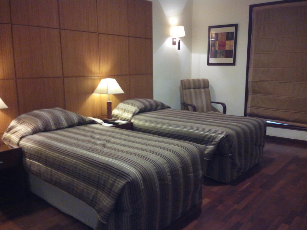 The Ocean Pearl Retreat Hotel New Delhi Room photo