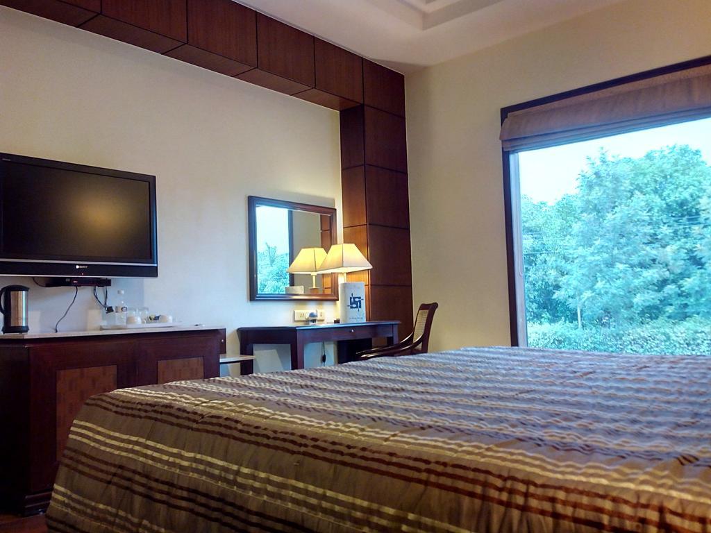 The Ocean Pearl Retreat Hotel New Delhi Room photo