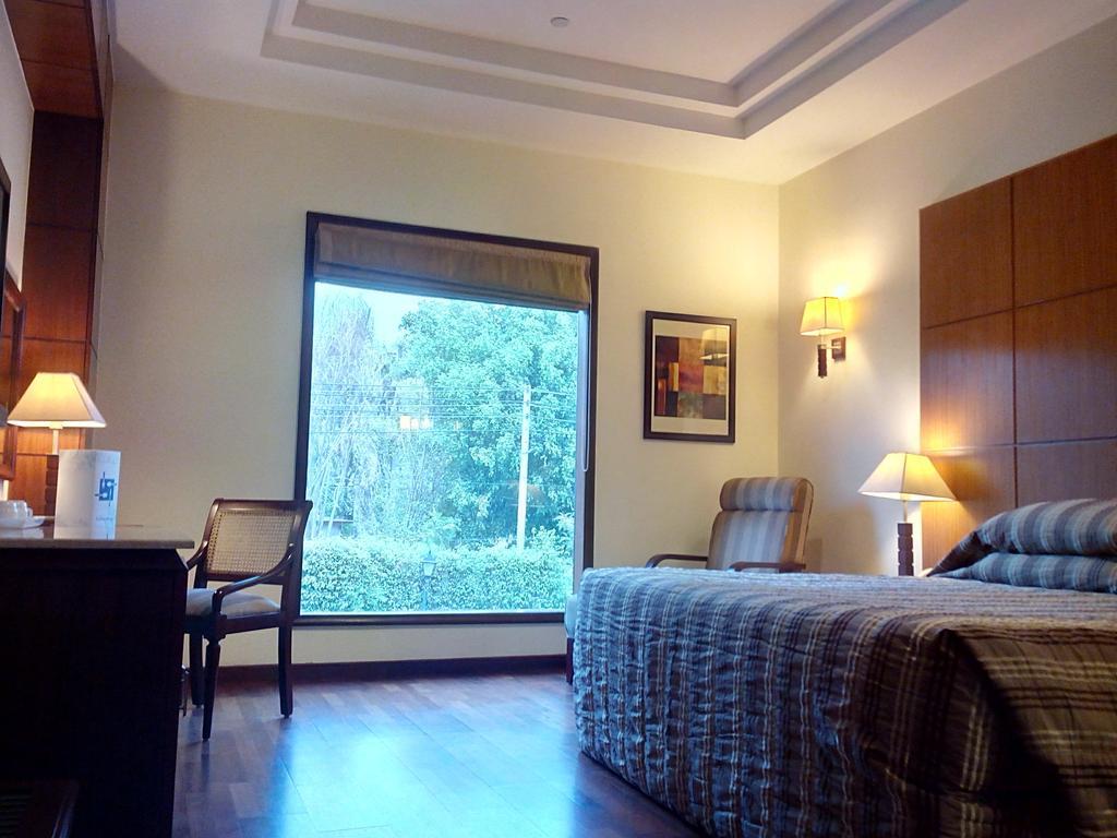 The Ocean Pearl Retreat Hotel New Delhi Exterior photo