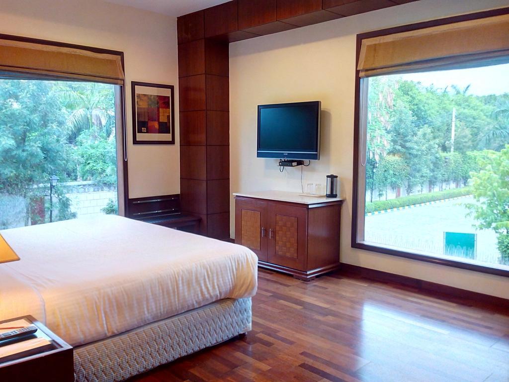 The Ocean Pearl Retreat Hotel New Delhi Exterior photo