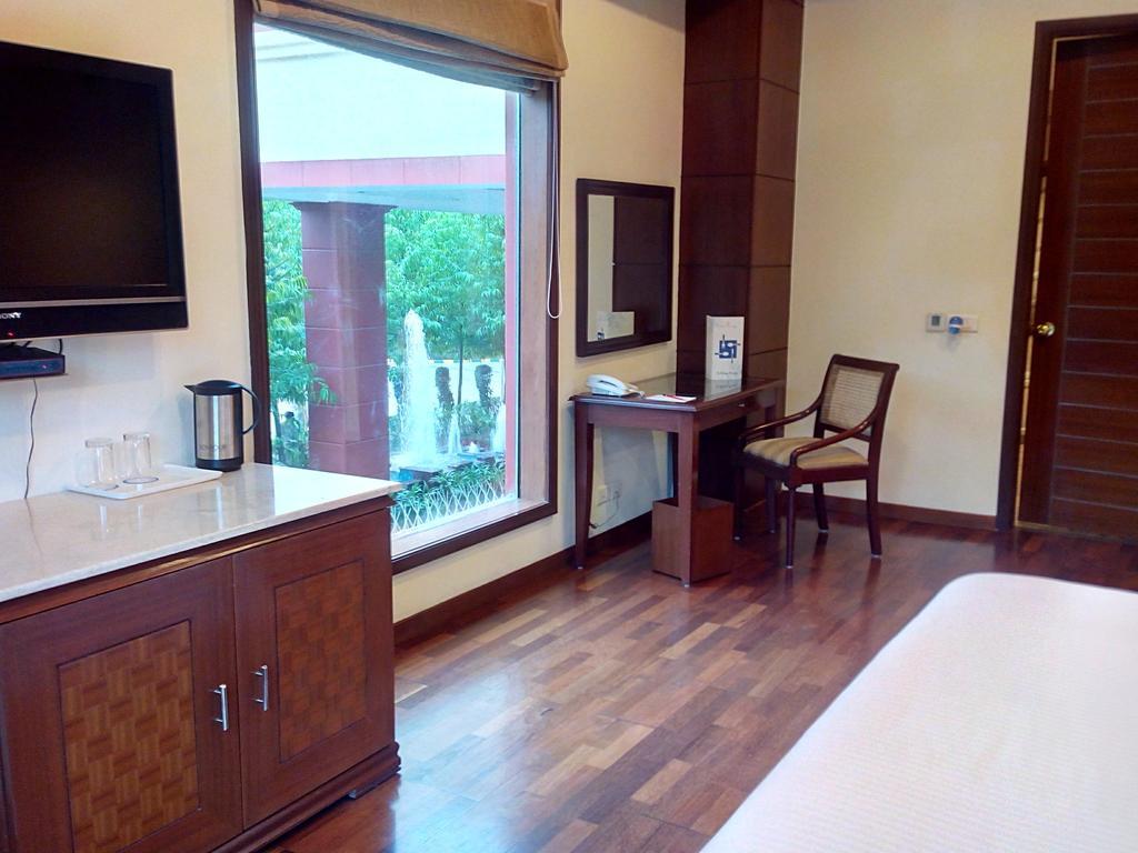 The Ocean Pearl Retreat Hotel New Delhi Exterior photo